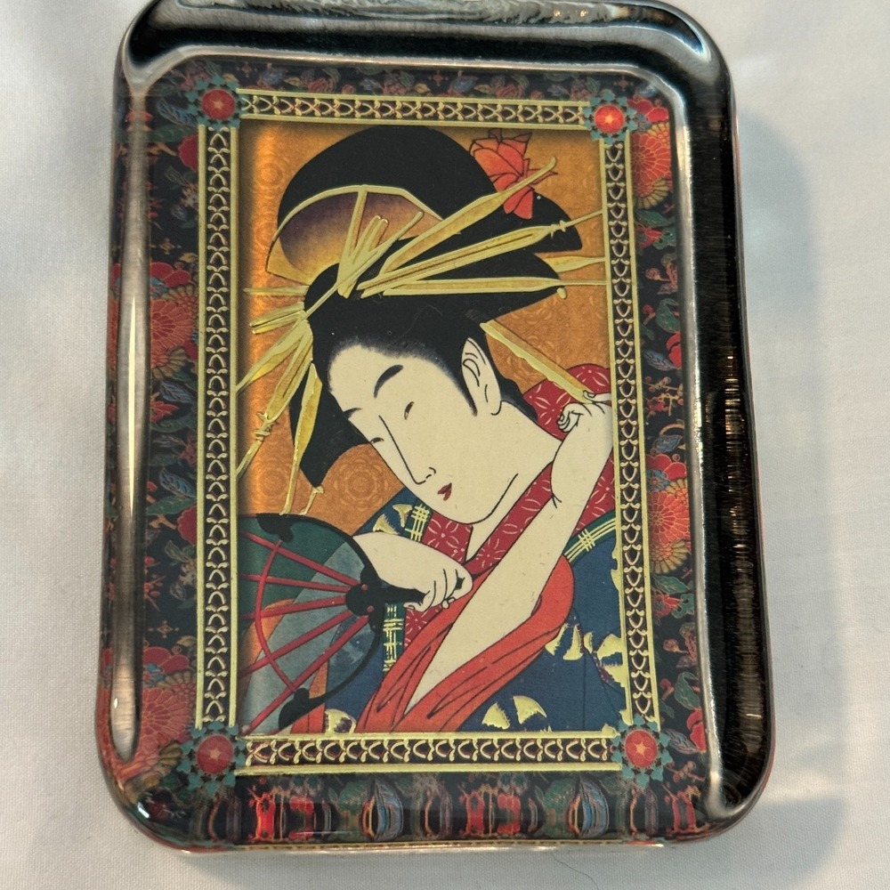 ASIAN JAPANESE GEISHA PAPERWEIGHT GLASS ENCASED‎ GOLD FOIL EMBOSSED PRINT JAPAN